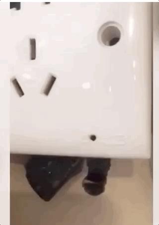 DƬ